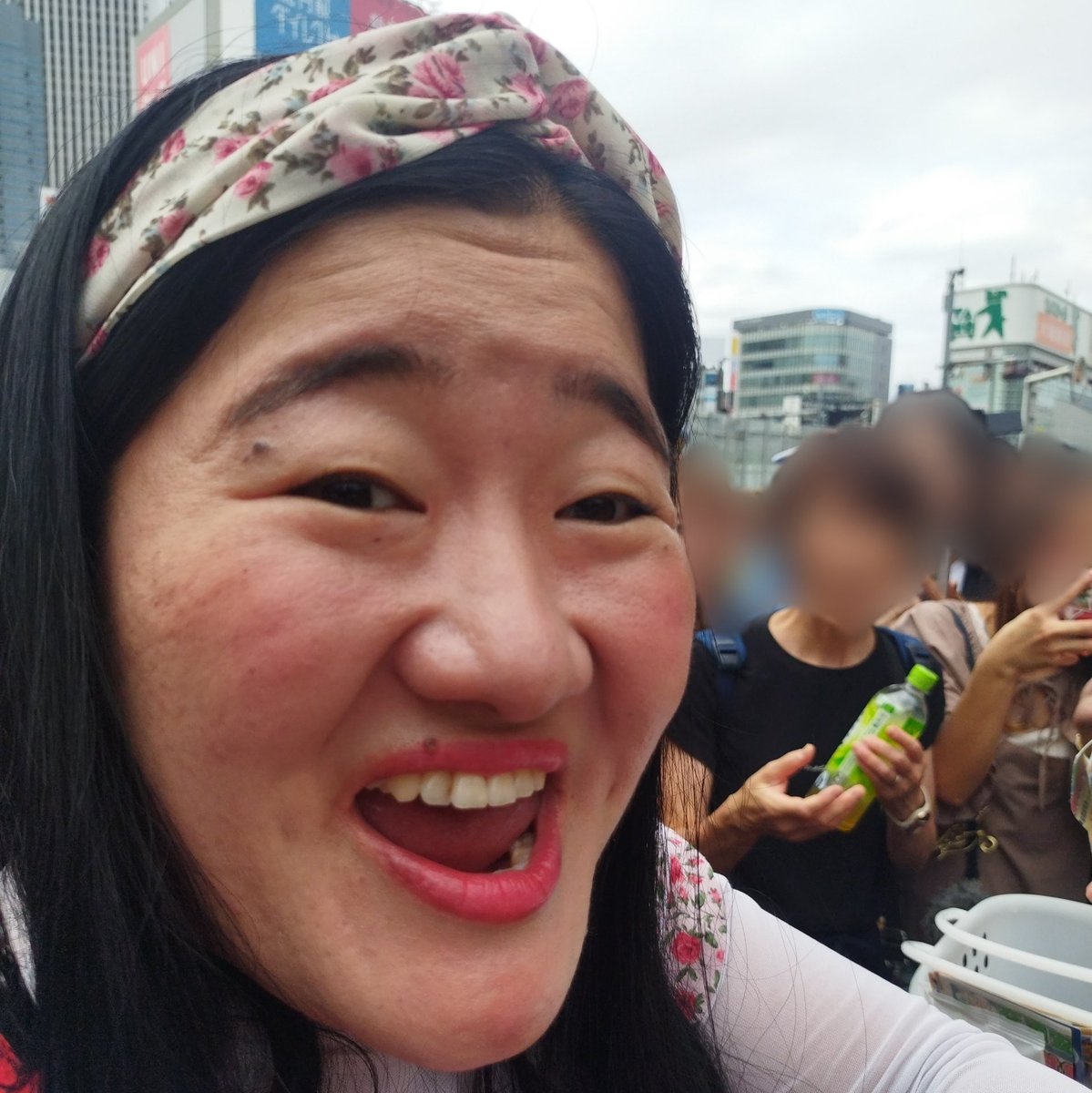 hidechan_3104's tweet image. 新宿でたまたま目の前にꉂ🤭
握手してきた🤝
 #ガンバレルーヤ  #よしこ  #まひる
