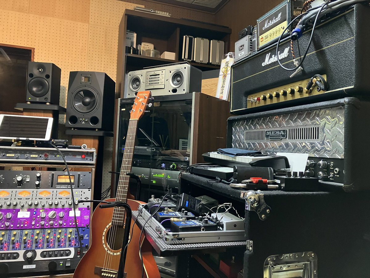 レコーディングの話が出たらしいので私からも。
遂に一曲目録り始めました。
燵のとこでやらせてもらったからやりやすい環境だったはずが…めちゃくちゃ緊張しました。
たださすがプロだなと、感服しました。
今後とも末長くお付き合い宜しくお願い致します。