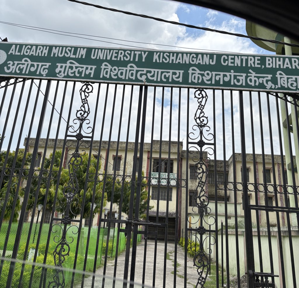 आज हम AMU के लिए फंड की मांग कर रहे हैं। सरकारें सुन नहीं रही है। ऐसा नहीं है कि ये मुद्दा हम भूल जाएंगे। ये हमारी रुहों में बसता है। संघर्ष हमारा जारी रहेगा। जब तक हैं जान #उड़ान_भरता_बिहार #FundForAMUKishanganj <a href="/EduMinOfIndia/">Ministry of Education</a> <a href="/FinMinIndia/">Ministry of Finance</a> <a href="/narendramodi/">Narendra Modi</a> 
<a href="/HansrajMeena/">Hansraj Meena</a>