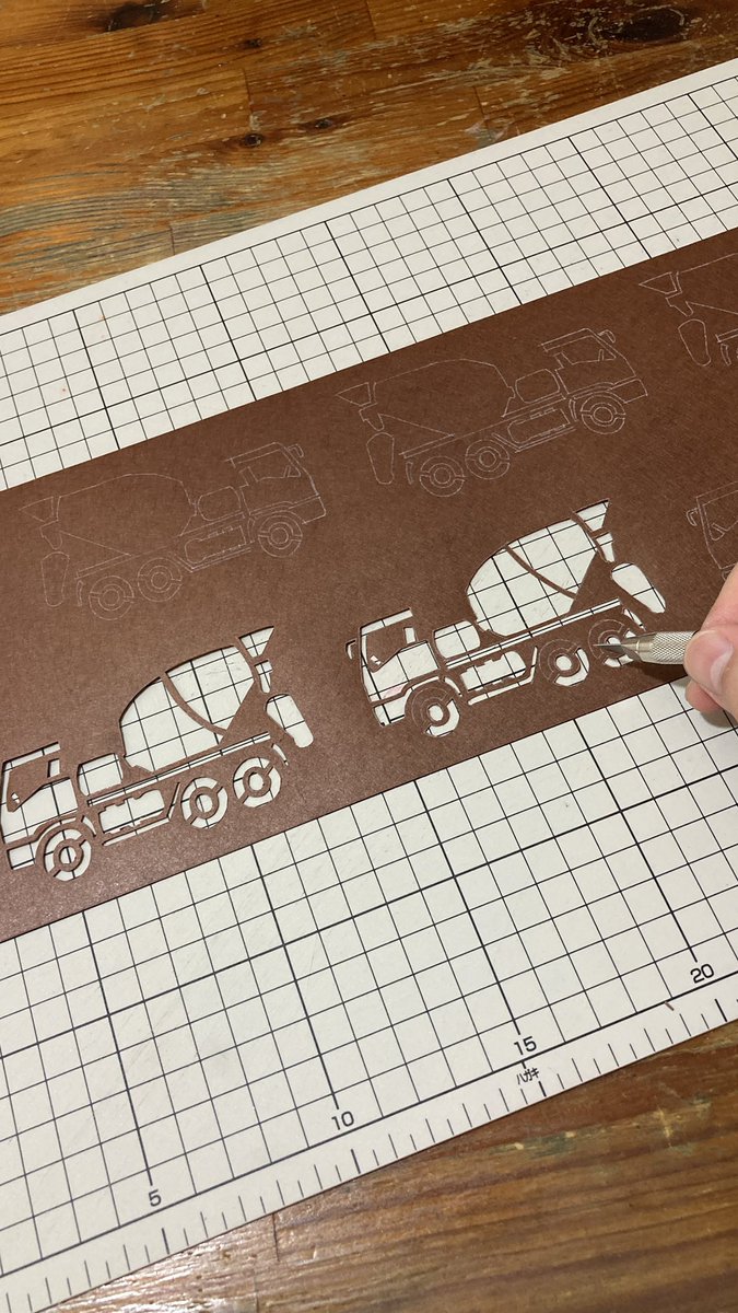 頑張って製作してます。