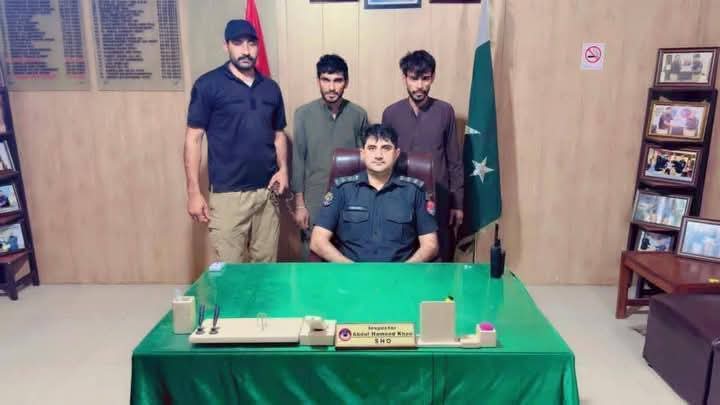 AZIM033PTI's tweet photo. @SHABAZGIL Sir g ye Abu Dhabi me hamra mechanic ta 
Laki k frad me depot kar diya he 3 month Howa , https://t.co/QhtfAgVaw6