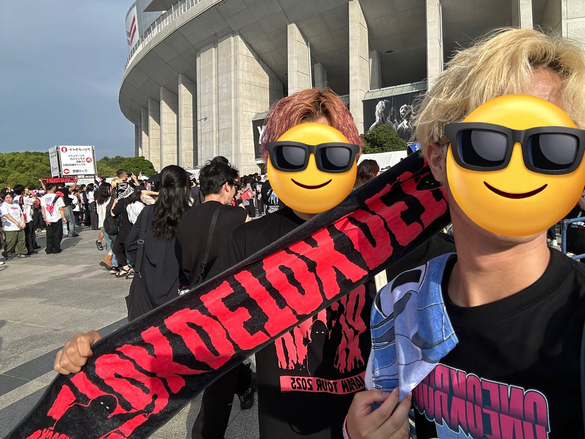 oban___2216's tweet photo. DETOXオーラスの大阪公演最高でした🔥
CURIOでまさかのToruがラップ。｢CHICOから受け継いだこの大阪のために｣
からのMightyでぶち上がって、Beginningで稲葉さん登場。Beginningで叫びすぎて頭痛くなって倒れるかと思った笑
水がぶ飲みして耐えた。
アンコールでTAKUYA∞登場、もうアツすぎんのよ。 https://t.co/hdP7chgiFT