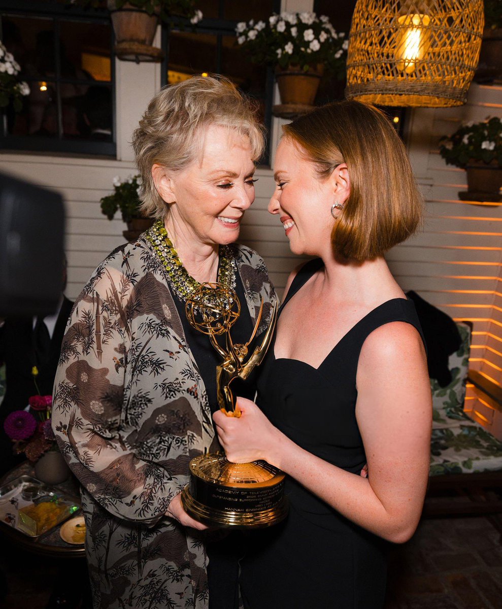 villaneles's tweet image. i feel like i just did an insane amount of crack