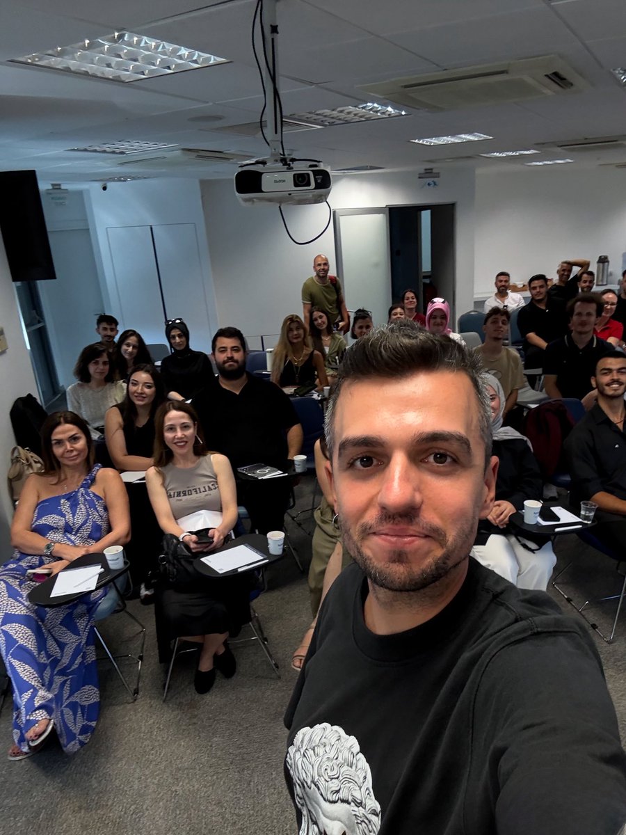 Ahmet Balat ile Yüz Yüze Sosyal Medyada İçerik Üretimi Eğitimi Ticimax Kampüs'te gerekleştirildi😎

Bir sonraki yüz yüze eğitimimiz 27-28 Eylül ve 4-5 Ekim tarihlerinde yine Ticimax Kampüs'te gerçekleşecek.