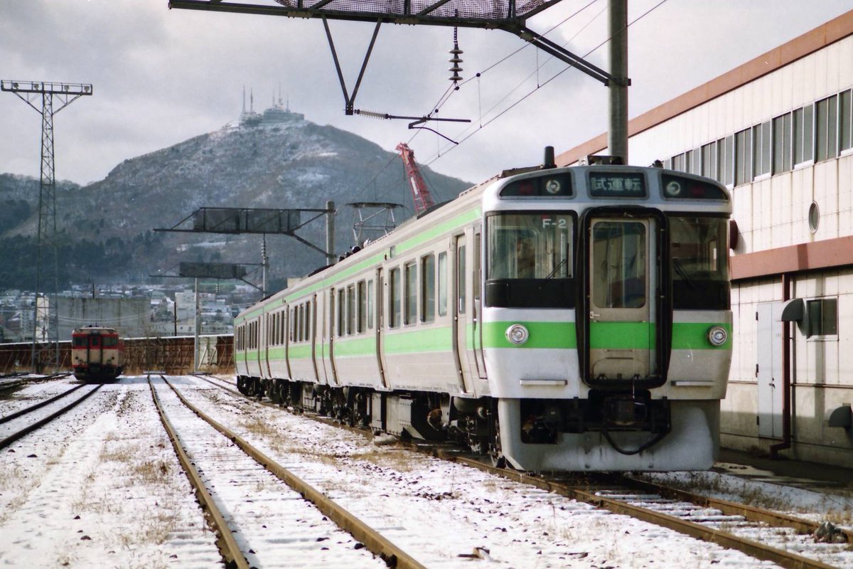 ec781_dora's tweet image. 海峡線・江差線で試運転を行った721系F-2編成
函館－新中小国を2往復走行

1993.1 撮影