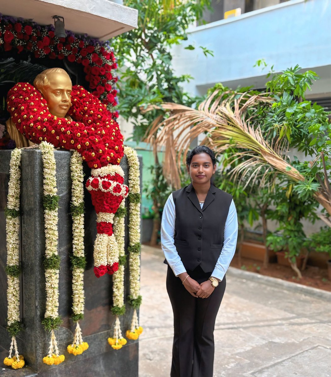 legallydiviner's tweet photo. On Anna’s birth anniversary today (15.09.2025), we had the honor of paying homage at his revered statue at Anna’s residence on Avenue Road, Nungambakkam remembering the legacy of the scholar who shaped Tamil Nadu.
#RememberingAnna #ஓரணியில்தமிழ்நாடு https://t.co/57ughYYp2Q
