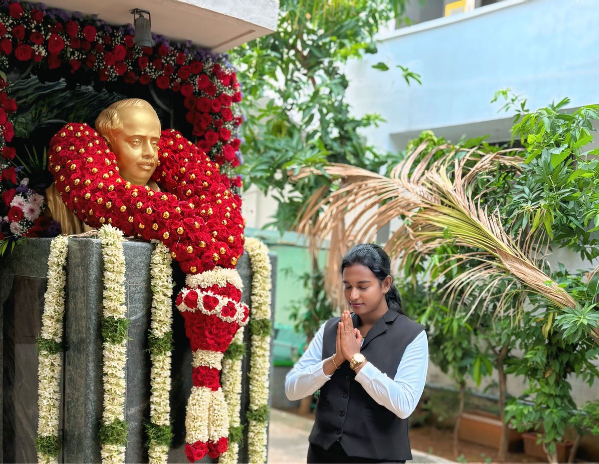 legallydiviner's tweet photo. On Anna’s birth anniversary today (15.09.2025), we had the honor of paying homage at his revered statue at Anna’s residence on Avenue Road, Nungambakkam remembering the legacy of the scholar who shaped Tamil Nadu.
#RememberingAnna #ஓரணியில்தமிழ்நாடு https://t.co/57ughYYp2Q