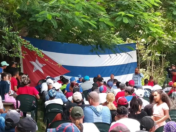 i Alegría de Pío en #ProvinciaGranma !
Domingo de trabajo con la misma  certeza del Comandante de la Revolución Juan Almeida cuando dijo que "aquí no se rinde nadie coj..."
#CubaViveEnSuHistoria
#CubaEstáFirme
