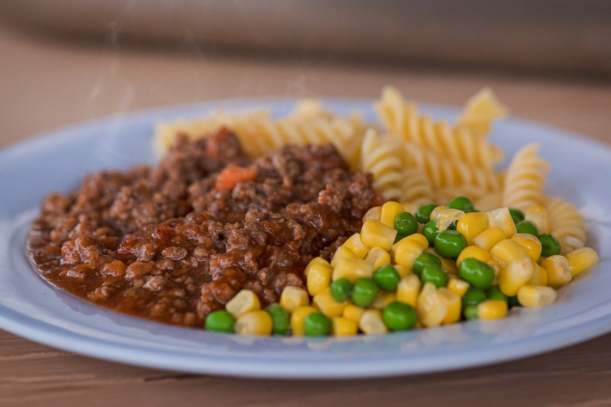 On today’s menu we have Beef Bolognaise – handmade in our kitchens, freshly prepared with care, and cooked using Farm Assured British beef from our local butcher <a href="/simpsonbutchers/">Simpsons Butchers</a>

#SchoolMeals #LocalFood #FarmAssured #FreshlyPrepared
