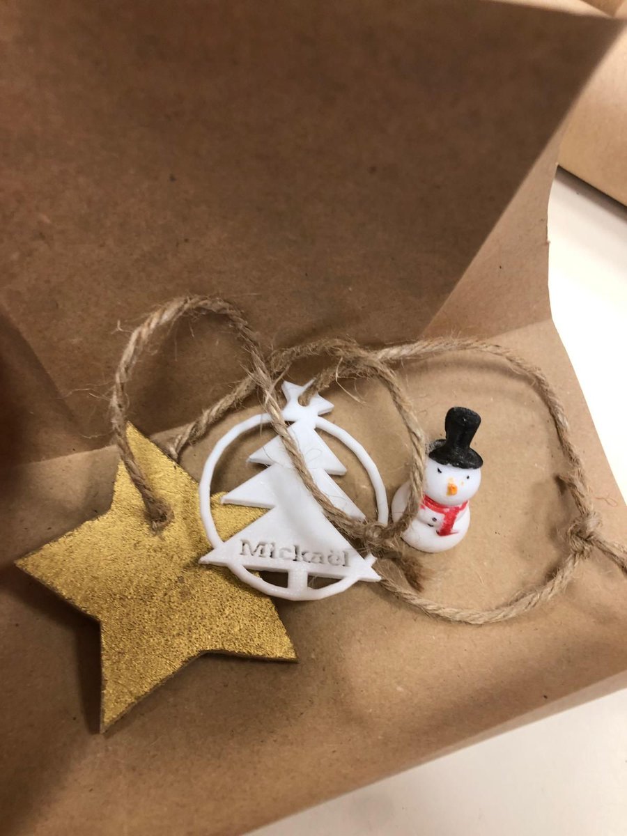 fablabalecole's tweet image. Accompagnés par leurs enseignant·es, ils ont conçu, fabriqué et personnalisé chaque pièce dans le cadre de leurs évènements.  
#FabLabalEcole 
 #JM25@reseau_canope