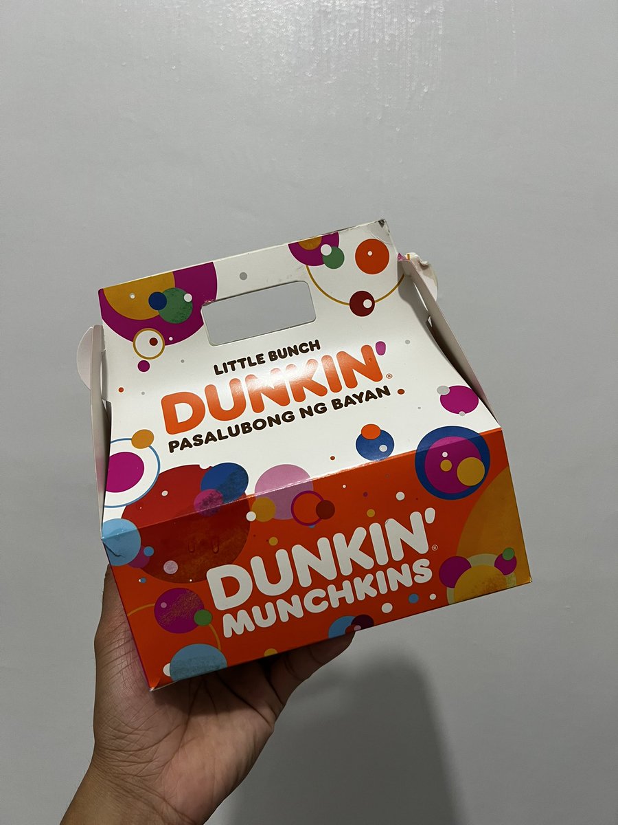 xmmpv's tweet photo. So, bakit ako binigyan ng munchkins? https://t.co/bB4dbPiFpG