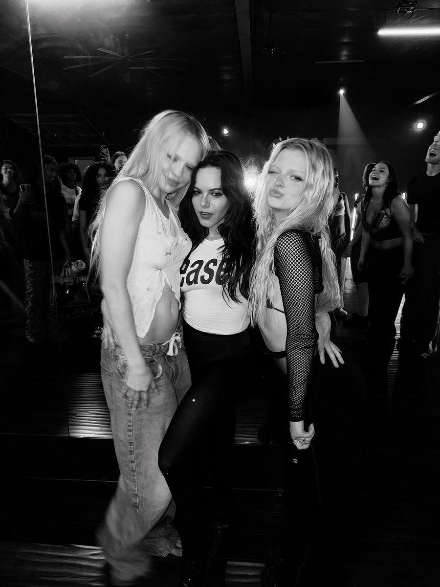 [INSTAGRAM] September 5 | 9, 2025

Emily with Adéla and Jojo Gomez.

© th3pr0v0cat3ur, jojogomezxo

#EmilyKelavos
