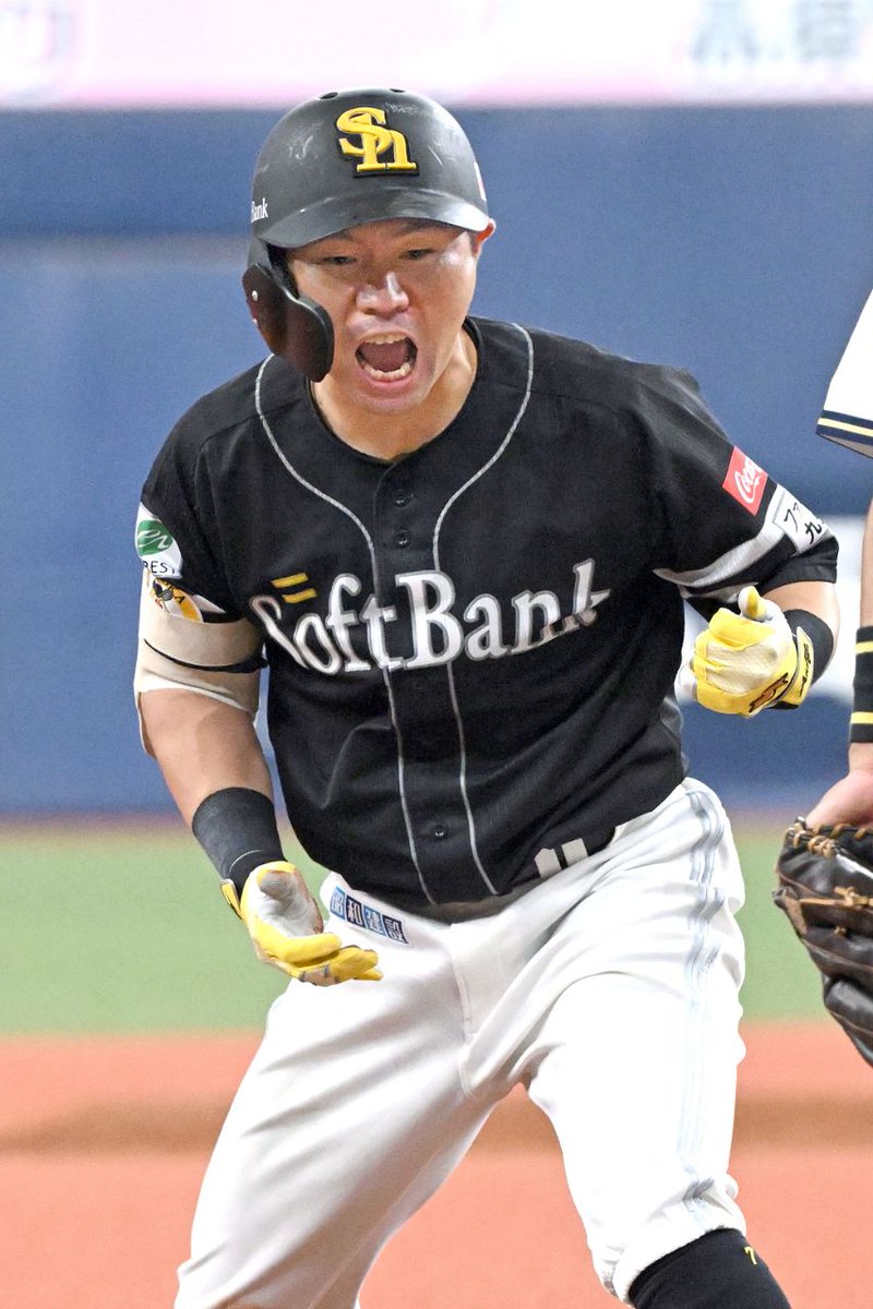 「川村さんの力も借りて勝てたのかな」
中村晃選手が亡き恩師に捧げる一打
「困ったときにいつでも助けてくれた」

#sbhawks 
▼記事はこちらから▼
nishispo.nishinippon.co.jp/article/945586