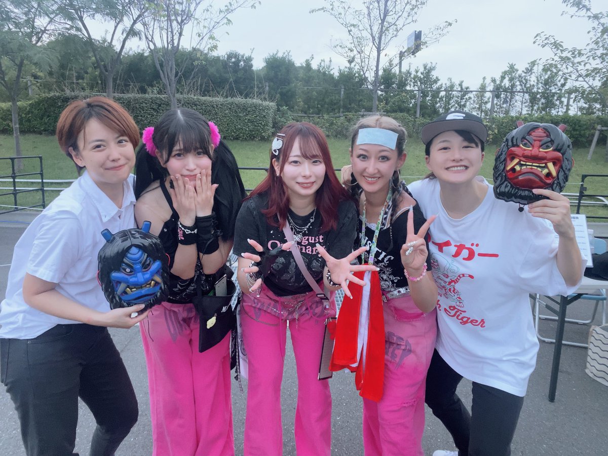 ⚠️朗報！！⚠️

せのしすたぁ様とお写真いただきました！！
ありがとうございました👊🏻👊🏻👊🏻

秋田のみんな！！！
せのさんと繋がれたよ！！！！！

#クロフェス2025 #魔夜中保健室 #まよけ #秋田アイドル