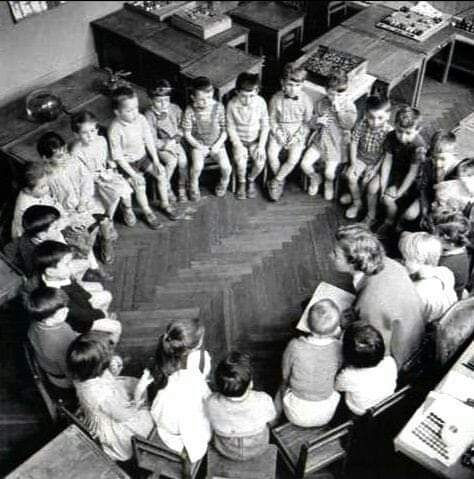 "Educar para la convivencia. Educar para adquirir conciencia de la justicia. Educar en la igualdad para que no se pierda un solo talento por falta de oportunidades".
Josefina Aldecoa
📷Robert Doisneau