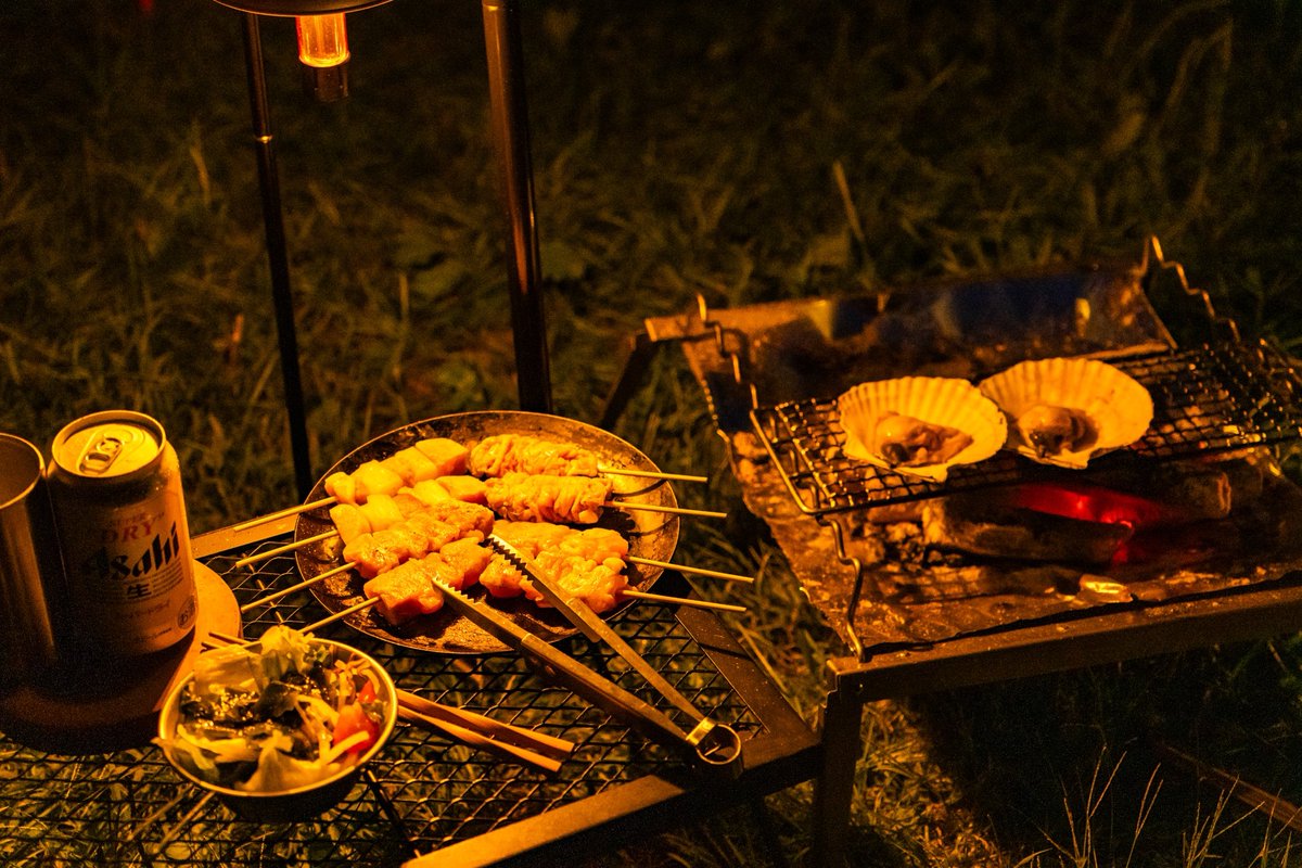 前回のオガ備長炭の余りで今夜も色々焼いていきます！
ってか普通に雨降って来た。。
