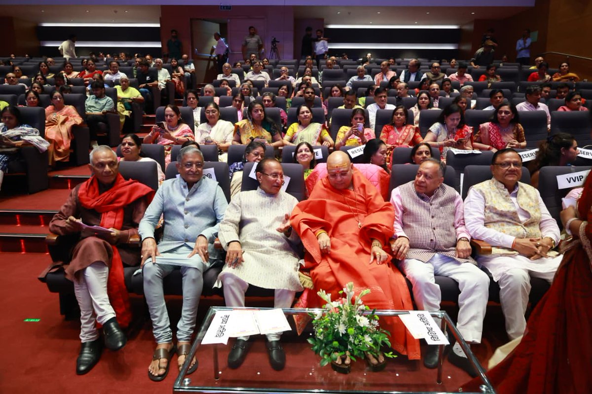 Sirohikiaawaz's tweet image. #Delhi #DanceDrama #BLSP
#IndianArtAndCulture #Ekal 
#EkalVidyalaya #BhavyaAyojan
#CulturalHeritage #DelhiEvent

दिल्ली में भारत लोक शिक्षा परिषद् महिला विभाग का ‘कृष्णमयी मीरा’ भव्य आयोजन,

भारत लोक शिक्षा परिषद्, राष्ट्रीय महिला विभाग द्वारा 14 सितम्बर 2025 को ओ.पी. जिंदल