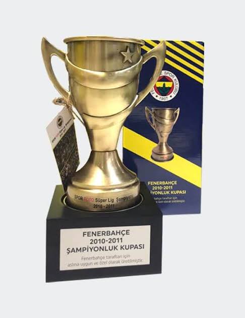2010-2011 çığırtkanlığı yapan Rejimin Takımları! 
Kumpas kardeşleri! 
2010-2011 lig kupası Fenerium da satılıyor.
Ancak "bunu" ALIRSINIZ!