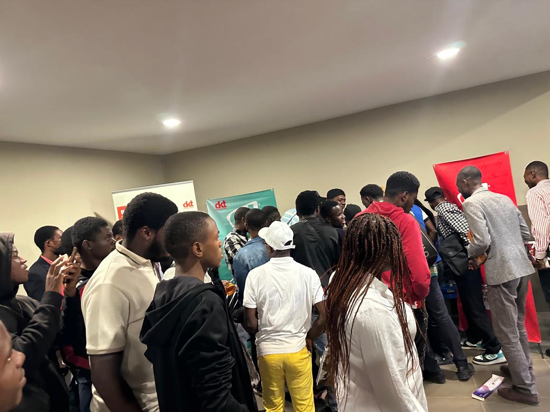 Plus de 200 étudiants ont participé à une conférence enrichissante à l'Université Pédagogique du Congo UPN autour du thème : « La contraception en générale ».
Au programme : un exposé clair sur les méthodes contraceptives, leurs avantages et leur rôle clé dans la prévention des