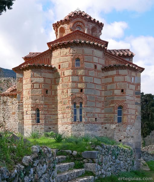 arteguias's tweet photo. La iglesia de Evangelistria no tiene la fama de otras en la ciudad bizantina de Mistras (Grecia), pues no contiene pinturas de la calidad de Perivleptos o Pantanassa. Sin embargo, conserva en su arquitectura la nobleza y carácter simbólico del gran mundo bizantino.
#mistras https://t.co/ZKDjfXJKWS