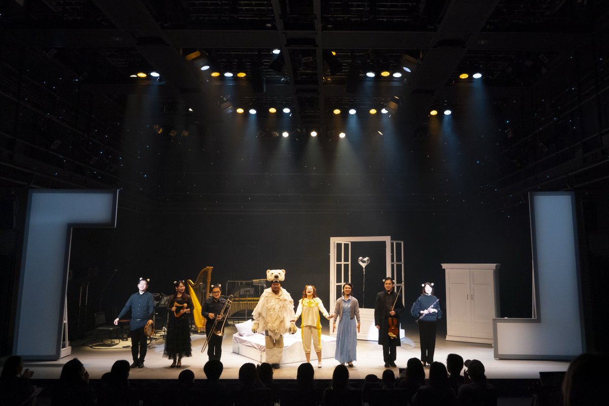 🐻‍❄️👑２日目終演👑🐻‍❄️
 [サラダ音楽祭]2025
子どものためのオペラ
『しろくまの王さま ヴァレモンの物語』

本日で全公演が終了しました❄️🎶
笑って、歌って、みんなの笑顔に出会えてとっても幸せでした😊💖

2公演とも完売御礼㊗️
ご来場いただきました皆さま、ありがとうございました🐻‍❄️✨