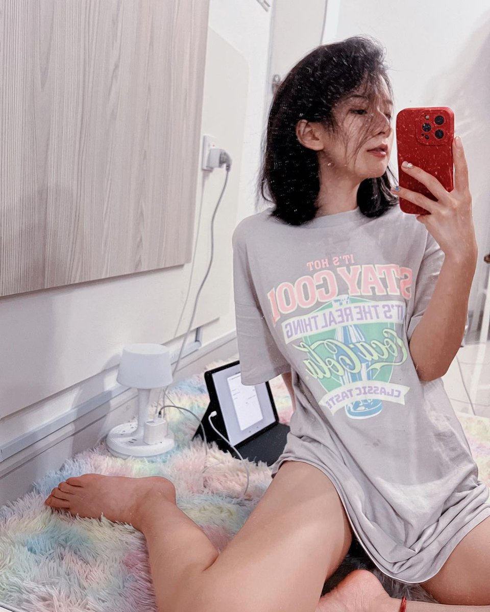 扣1脱掉上衣
哈哈哈哈哈
#反差 #母狗