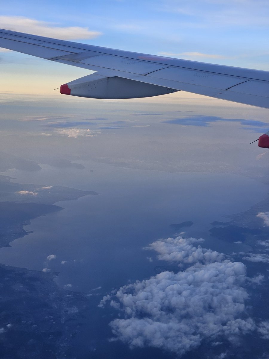 da_yoshi_travel's tweet image. 旅のおまけ、帰りフライトでざつ旅EDのbookmarks 聴いてた。切り取った今日は明日への手掛かり。やっばいわ、エモすぎて寝れんし。#ざつ旅 #bookmarks