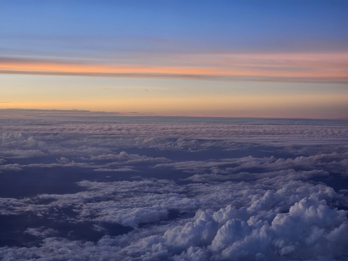 da_yoshi_travel's tweet image. 旅のおまけ、帰りフライトでざつ旅EDのbookmarks 聴いてた。切り取った今日は明日への手掛かり。やっばいわ、エモすぎて寝れんし。#ざつ旅 #bookmarks