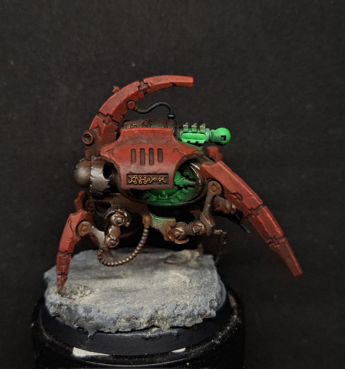 Got my Tomb World box! Starting off with the cutest little construct, the Tomb Crawler 😁

#warhammer40k #WarhammerCommunity #warhammer40000 #killteam #killteamtombworld