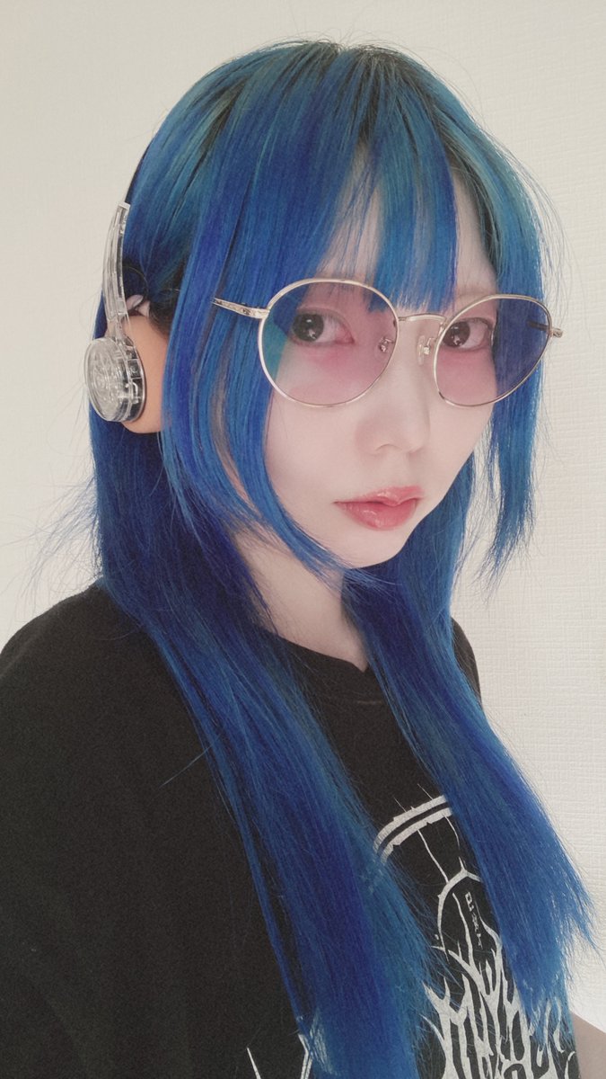 aoimzh's tweet photo. 髪青くしてハッピーなンだわ https://t.co/elSQXNk61n