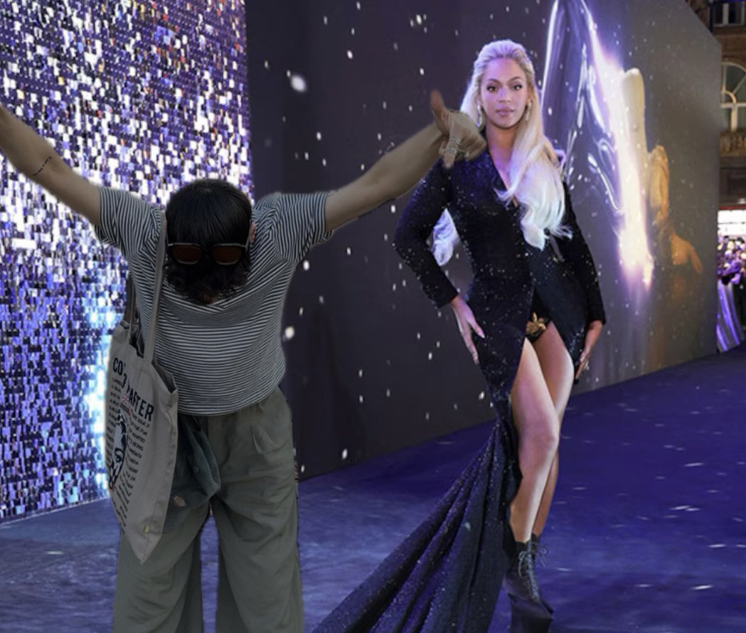 simonzuletaa's tweet image. Since all of you are posting the AI edits…here is an ACTUAL pic with me and Beyoncé at the renaissance premiere in London !! 
#stopAI