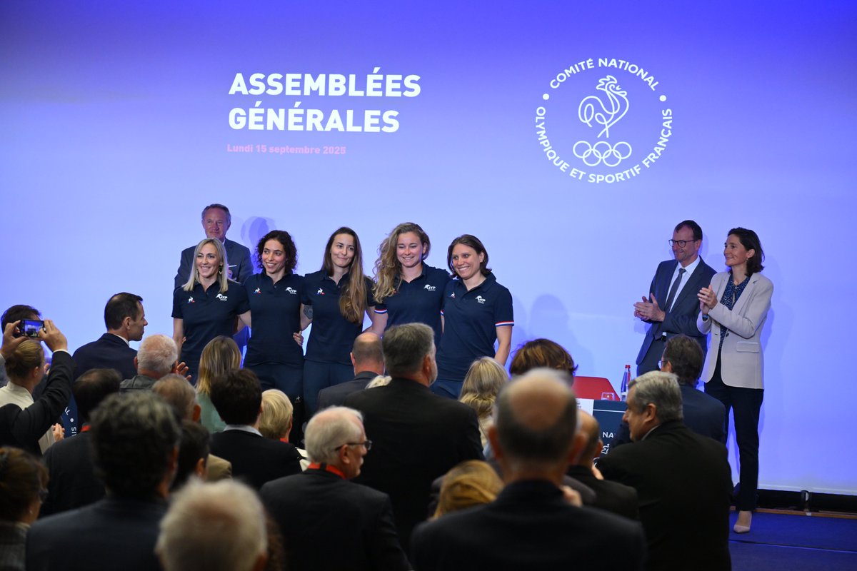 [#AG2025]
👏 Mise à l’honneur de l’équipe de France de parachutisme, championne du monde, invitée sur scène.