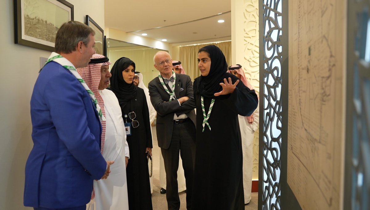 KAPLibrary's tweet photo. جانب من جولة سمو ولي عهد لكسمبورغ في مكتبة الملك عبدالعزيز العامة، اطلع خلالها على أبرز خدماتها المعرفية والثقافية، والوثائق التاريخية، وما تقدمه من برامج ومشاريع لخدمة الباحثين، ودعم التراث، وتعزيز الشراكات الدولية، كما شاهد معرض صور "رحلة إعادة إحياء قلب #الجزيرة_العربية و معرض #المسكوكات_الإسلامية.