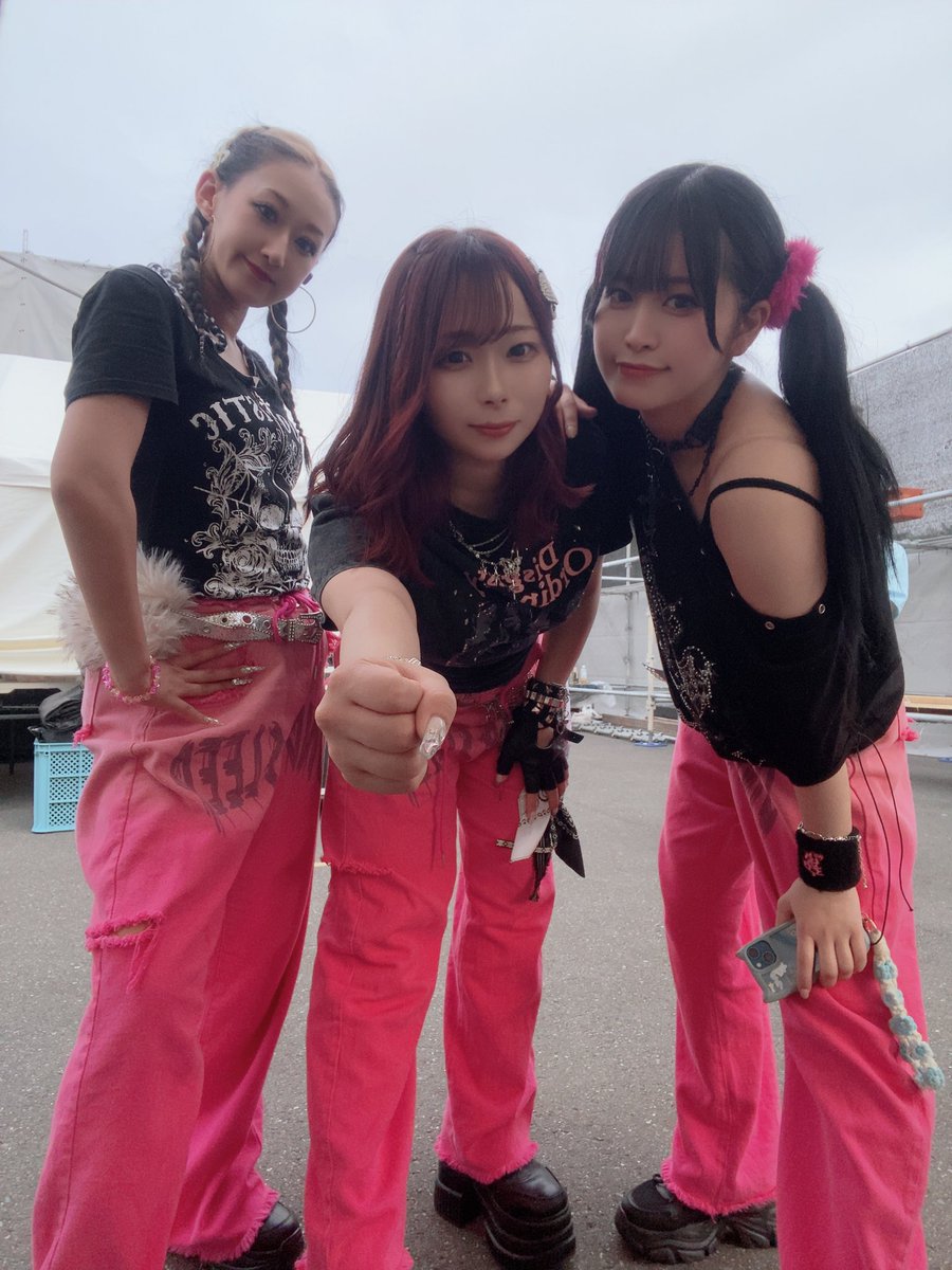 2025.09.15(月)

『クロフェス2025』
ありがとうございました👊🏻👊🏻👊🏻
クロちゃんともお写真いただきました📸🫶🏻

#魔夜中保健室 #まよけ #秋田アイドル