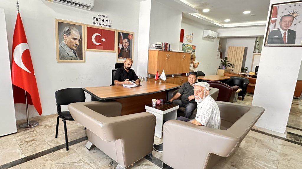 AKPartiFethiyeB's tweet photo. AK Parti  Fethiye İlçe Başkanlığımızda  kıymetli hemşehrilerimize hizmet etmek için.

Bugünkü nöbetçi,
yönetim kurulu üyemiz,
@Celalgoger 

#AkFethiye https://t.co/tuv18LDi7z