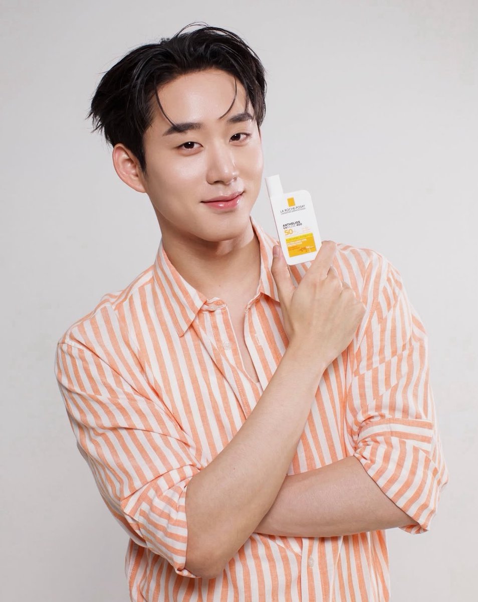 กันแดดที่หนึ่งในใจน้องเอส ☝🏻🌞 ลูกค้าเข้าขนาดนี้ โอ้ยๆ ต้องขอไปซื้อตามค้าบบบบ ใช้แล้วหน้าต้องดีแบบน้องเอสแน่ๆ 🧡🌟

#est_rvp <a href="/EstRvp/">est_rvp</a> 
#กันแดดAnthelios #LaRochePosayTH
#กันแดดยืนหนึ่งจบถึงUltraLongUVA