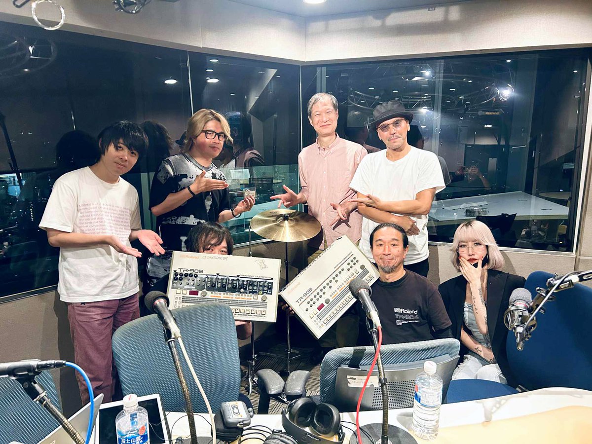 先日出演したJ-WAVE #maadspin の序盤を聞き逃してたので、タイムフリーで聴取中。
星合さんの「結果的に色んなアーティストと共演出来て嬉しい」からの著作隣接権というワードからのボンスリがエモいw

TOKYO M.A.A.D SPIN(PART1) J-WAVE 2025/9/13(土) 25:00-27:00 
radiko.jp/share/?t=20250… #radiko