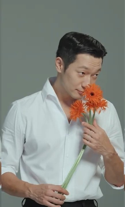 미모가 열일인데..😍
왜 팔뚝에 상처인지..멍인지 들었냐구..
아프지말고..  다치지 마라고..속상하게😭😭