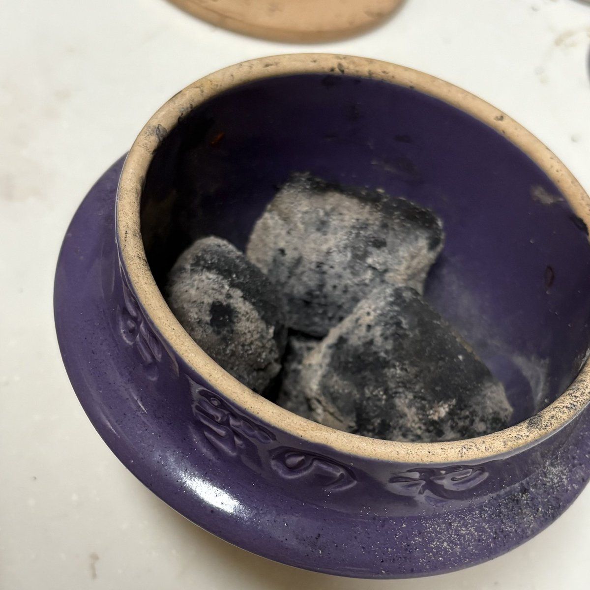 水コンロで焼肉。

木炭だと、個数が入らないので豆炭を使用。
火消し壺は、釜飯の容器を利用
蓋があるからちょうどいい感じ