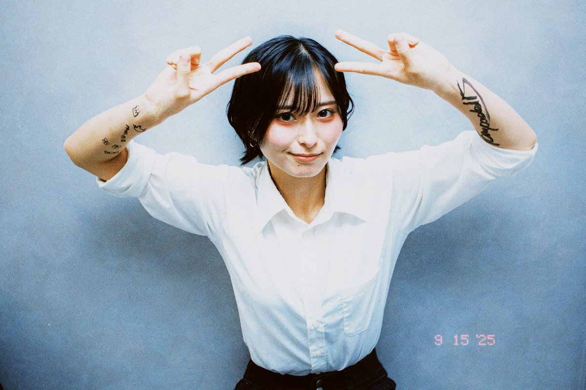 【東名阪ツアー申し込み〆切　本日まで！】

‼️本日23:59まで‼️
eplus.jp/pompadolls/

ライブのたびに腕に落書きしてるのですが
最近は右腕に王冠とネコと花を描くのにハマってます、あと持ち時間
左腕には相変わらずPompadollSって書いてます

東名阪の時はなに描こうかね