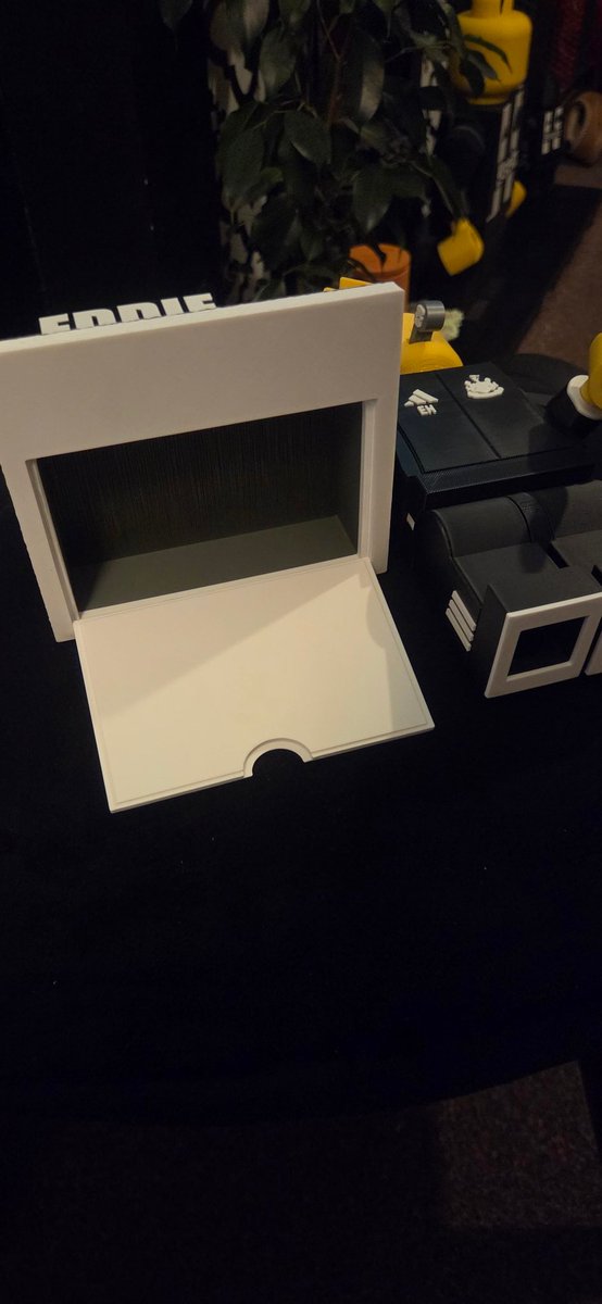 The new Eddie Howe Blokballer is here! Complete with whistle and tactics board.

£20 with regular base.
£30 with special base (in pictures).

Special base has a little hidy hole underneath for those keepy backs to buy more blokballerz 😉🤣

#NUFC #BLOKBALLERZ <a href="/G3D__/">G3D</a>