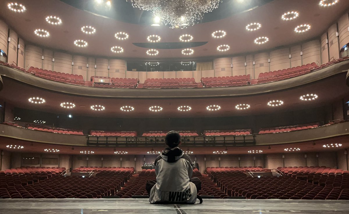 yun_msd's tweet image. ミュージカル「#黒執事」
～緑の魔女と人狼の森～

大阪千秋楽
ご来場誠にありがとうございました。

関西出身の舞台人としては
憧れだった梅田芸術劇場のメインホール✨
頂いたスタンディングオベーションの景色は忘れません。

9/21からの東京公演も
引き続きよろしくお願いいたします！

#生執事