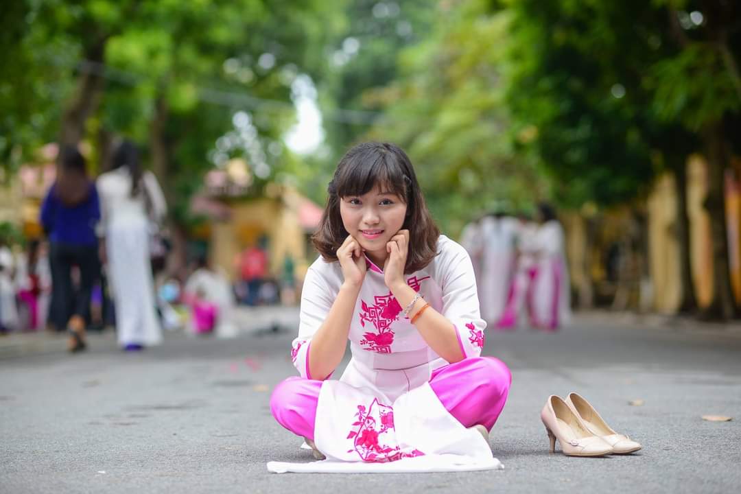 NẾU CHỈ CÒN 24 GIỜ ĐỂ SỐNG

Tôi viết điều này khi đầu đang đau dữ dội. Chẳng biết nếu mai tôi không còn trên đời này nữa thì điều gì khiến tôi hối tiếc vì chưa làm. Nhưng ít nhất tôi cũng có 24 giờ để chuẩn bị tinh thần tôi sẽ ra đi. Chẳng ai biết