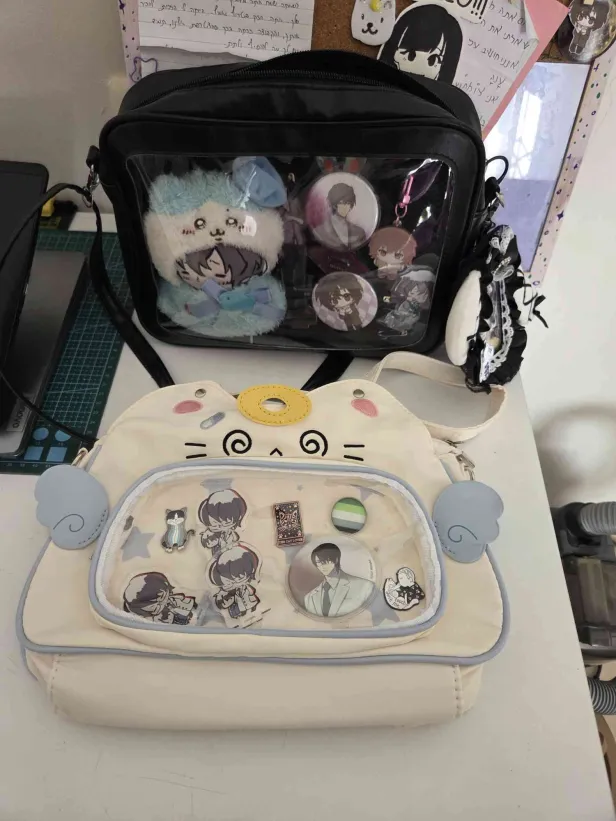 aroikuina's tweet photo. got a new itabag which means asakura gets his own hehehe
i might get another photocard holder because i have one with him ^^ https://t.co/08YjhqHZN1