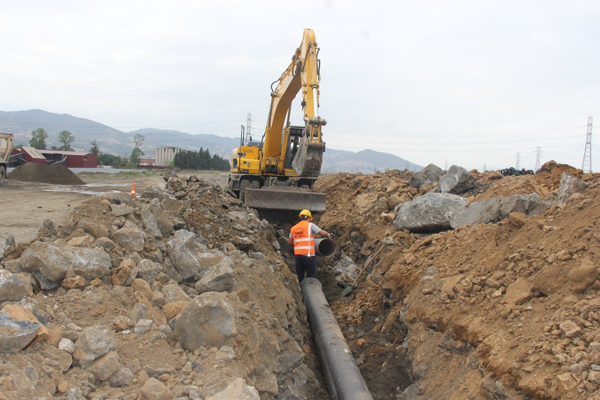 🚧 Sanayiye hayat, şehrimize değer katıyoruz

📍Tekkeköy Yeni OSB’de, istihdamın kalbi olacak bölgede biz de altyapıyı hazırlıyoruz. 💧
350 mm çapında, bin 200 metre uzunluğunda içme suyu hattının 500 metresi tamamlandı, kalan 700 metrede çalışmalar titizlikle sürüyor.