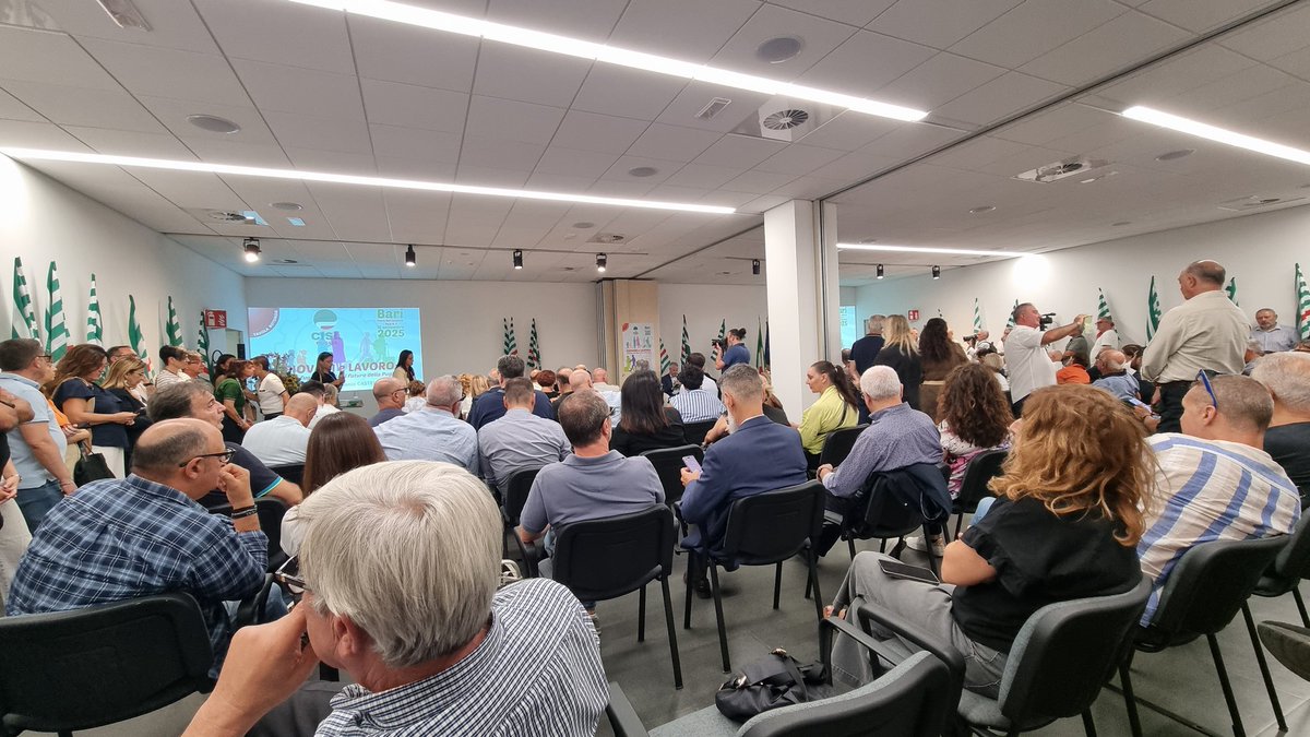 Fit_Cisl_Lecce's tweet photo. Bari, 15 Settembre 2025 

Consiglio Generale della FIT-CISL Puglia presso la Fiera del Levante di Bari. 

Tavola Rotonda a cura della CISL Puglia dal titolo: "Giovani e Lavoro: dalla fuga alla sfida, il futuro della Puglia" https://t.co/c9olkS9ma9