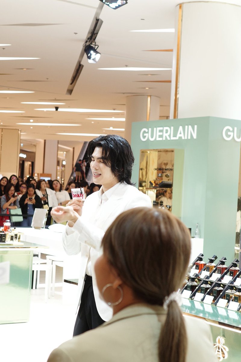 Scented_Story's tweet photo. หล่อเหมือนไม่มีอยู่จริงงงง #GuerlainVetiverXMile https://t.co/CsFyOJMQub