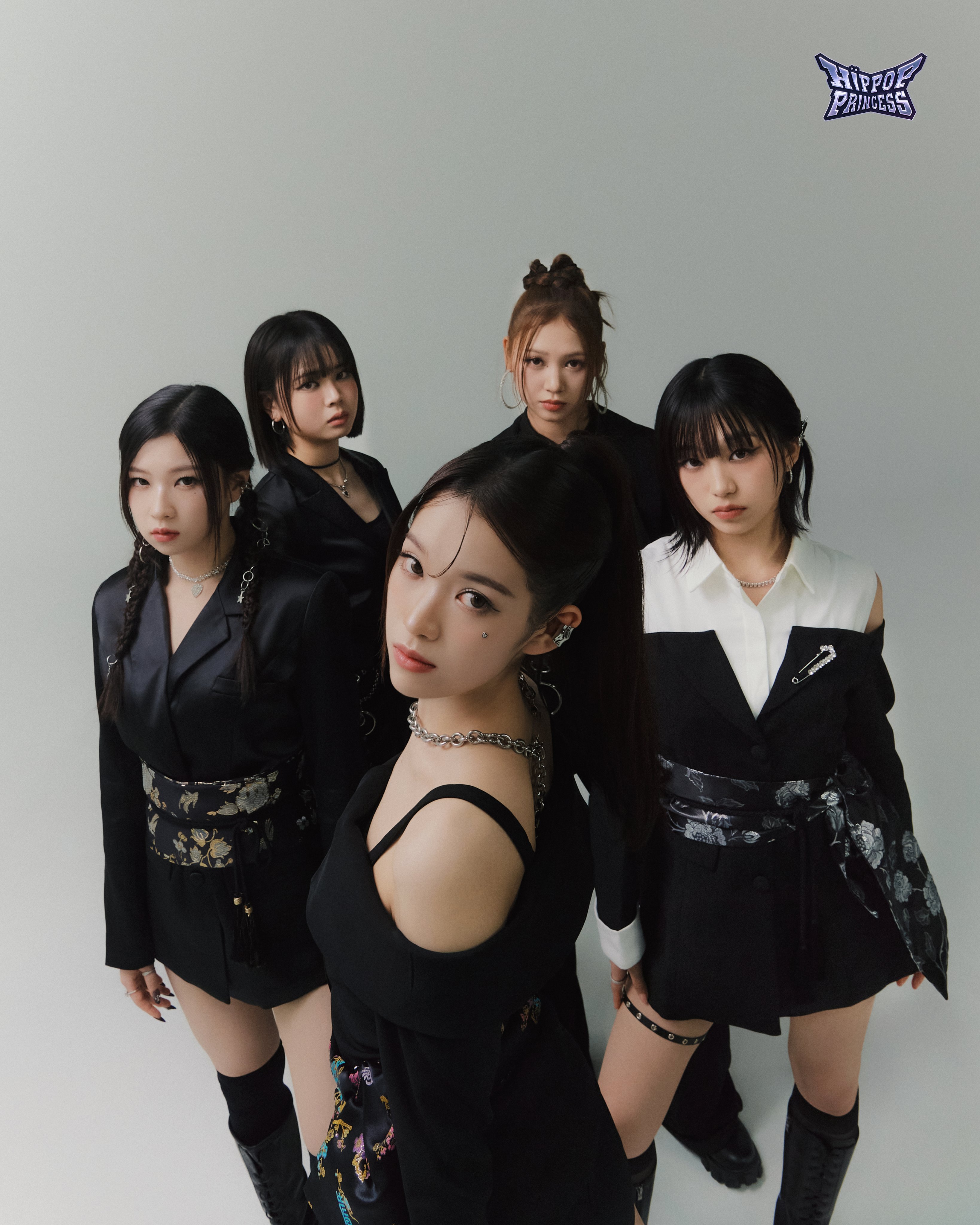 G04aWKYbgAAW8k6?format=jpg&name=4096x4096