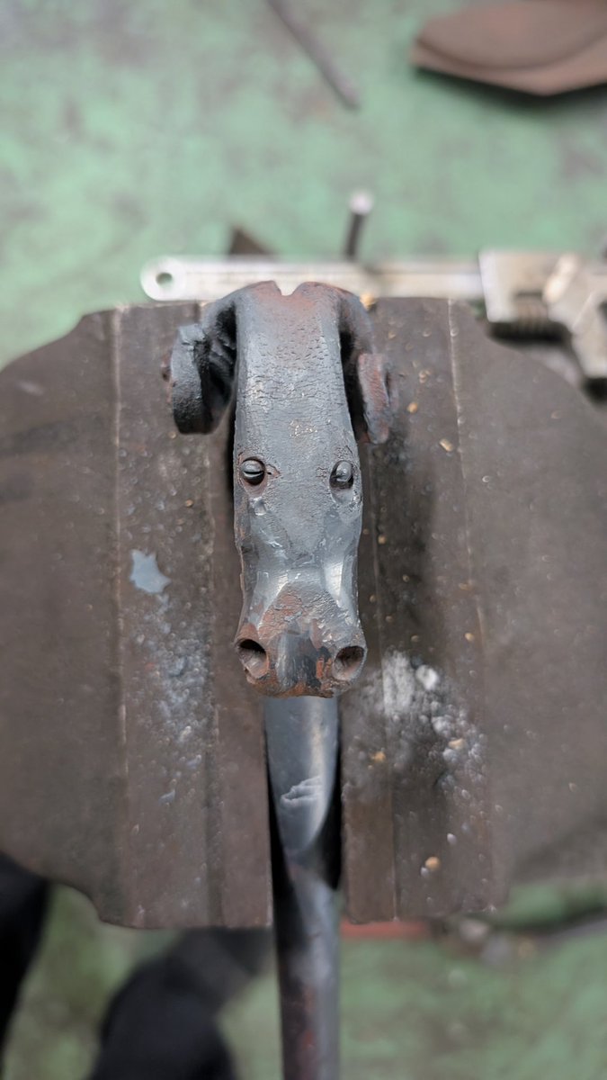 鉄でヤギ作ってます。