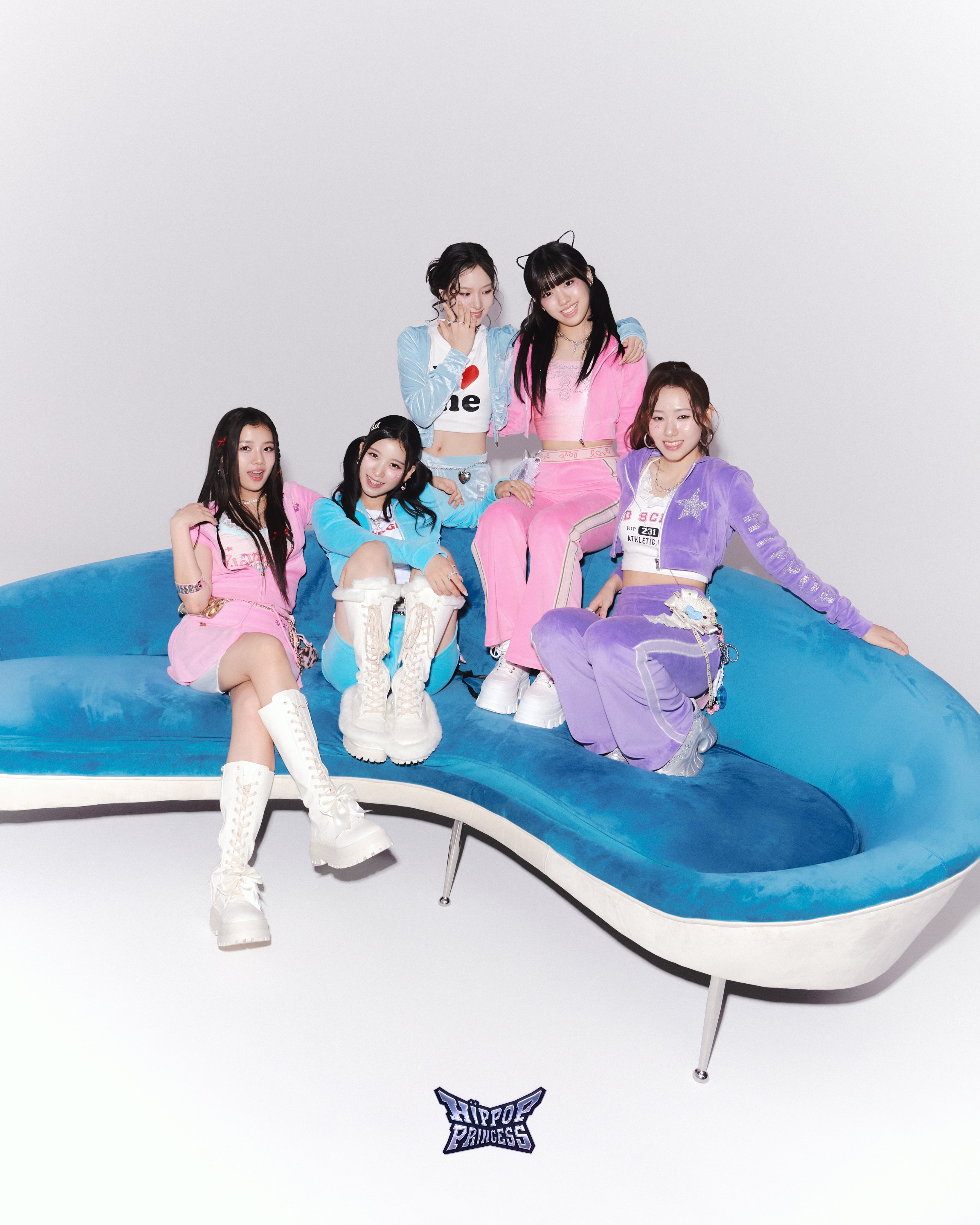 G04abW6aYAAH5-B?format=jpg&name=4096x4096